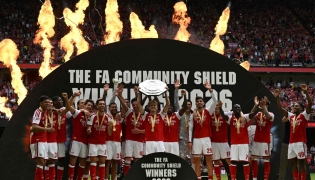 Arsenal's Norwegian midfielder #08 Martin Odegaard lifts the trophy as Arsenal's players celebrate their victory after the English FA Community Shield football match between Arsenal and Manchester City at The Principality Stadium, in Cardiff, south Wales on August 16, 2026. Arsenal won the game 3-0. (Photo by Glyn KIRK / AFP)