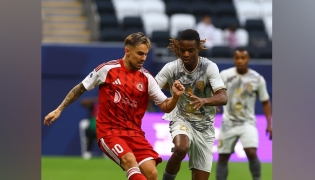 Action during the match between Al Duhail and Al Arabi.