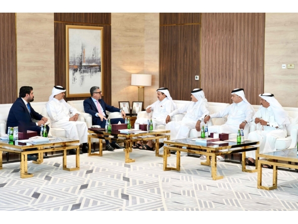 Deputy Minister of Foreign Affairs of the Republic of Ecuador, H E Alejandro Dávalos and QC chairman, Sheikh Khalifa bin Jassim bin Mohammed Al Thani during the meeting.