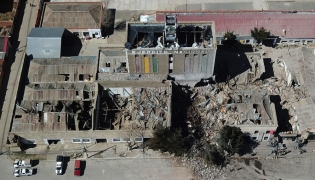 This aerial view show the army barracks after an explosion on the eve, in Viacha, Bolivia, on September 5, 2026. At least two people were killed, 81 injured, and 14 people are still missing after a powerful explosion on September 4, 2026 at a military facility storing pyrotechnic material in Bolivia. The cause of the blast remains under investigation. (Photo by Aizar RALDES / AFP)