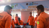 National Search and Rescue Agency (Basarnas) officers staff a rescue operations command post for the stricken Virgo Transport 8 ferry, at Trisakti Bandarmasih Port in Banjarmasin, South Kalimantan, on September 13, 2026. (Photo by INFUZ / AFP)