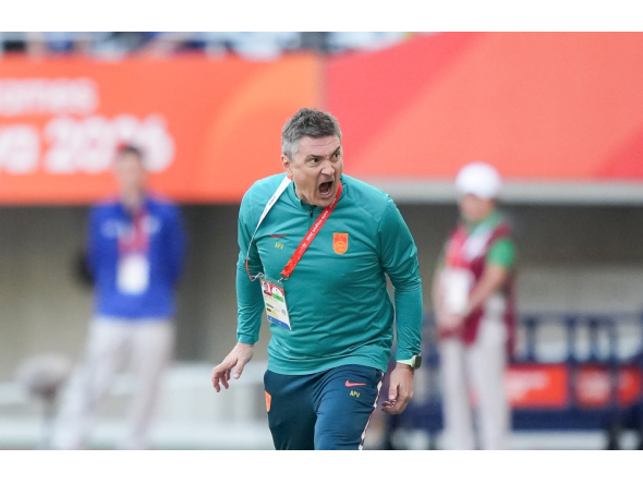 Antonio Puche, head coach of China, reacts during the men's football semifinal between China and South Korea at 20th Asian Games Aichi-Nagoya 2026 in Osaka, Japan, Sept. 30, 2026. (Xinhua/Lui Siu Wai)