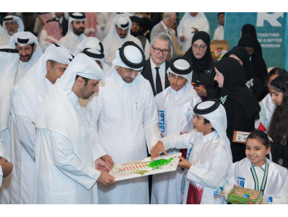 Minister of Municipality H E Abdullah bin Hamad bin Abdullah Al Attiyah, Minister of Justice and Minister of State for Cabinet Affairs H E Ibrahim bin Ali Al Mohannadi interacting with exhibitors during the event. 