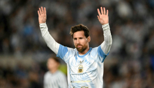 Argentina's forward #10 Lionel Messi waves to fans in Buenos Aires on October 6, 2026. (Photo by Luis Robayo / AFP)