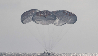 This picture provided by NASA shows the SpaceX Crew Dragon Freedom spacecraft as it lands with NASA astronauts Jessica Meir, Jack Hathaway, ESA (European Space Agency) astronaut Sophie Adenot, and Roscosmos cosmonaut Andrey Fedyaev aboard in the Pacific Ocean off the coast of Los Angeles, California, on October 8, 2026. Photo by Keegan Barber / NASA / AFP