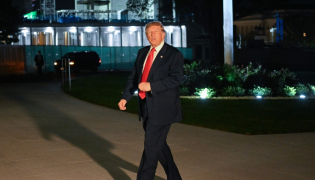 US President Donald Trump speaks with the media after arriving on Marine One on the South Lawn of the White House in Washington, DC on October 9, 2026. (Photo by Alex Wroblewski / AFP)
 