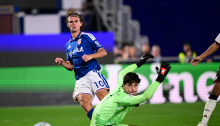 Como's Argentine midfielder #10 Nicolas Paz scores his team's third goal during the UEFA Champions League, league phase matchday 3, football match between Como 1907 and Manchester United at the Stadio Giuseppe Sinigaglia in Como, northen Italy on October 21, 2026. (Photo by Marco BERTORELLO / AFP)