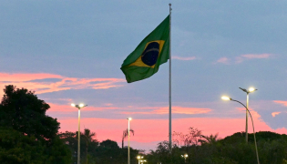 A Brazilian flag flies at sunset in Brasilia on October 24, 2026. (Photo by Pablo Porciuncula / AFP)
