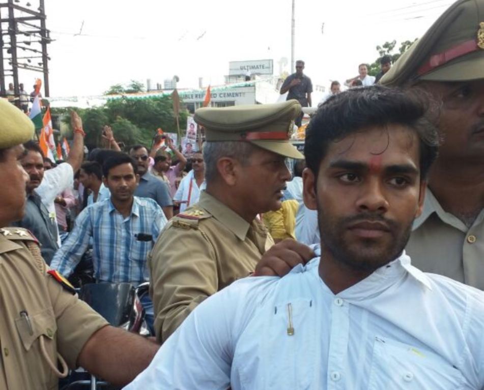 Shoe thrown at Rahul Gandhi in UP, assailant arrested (IANS)