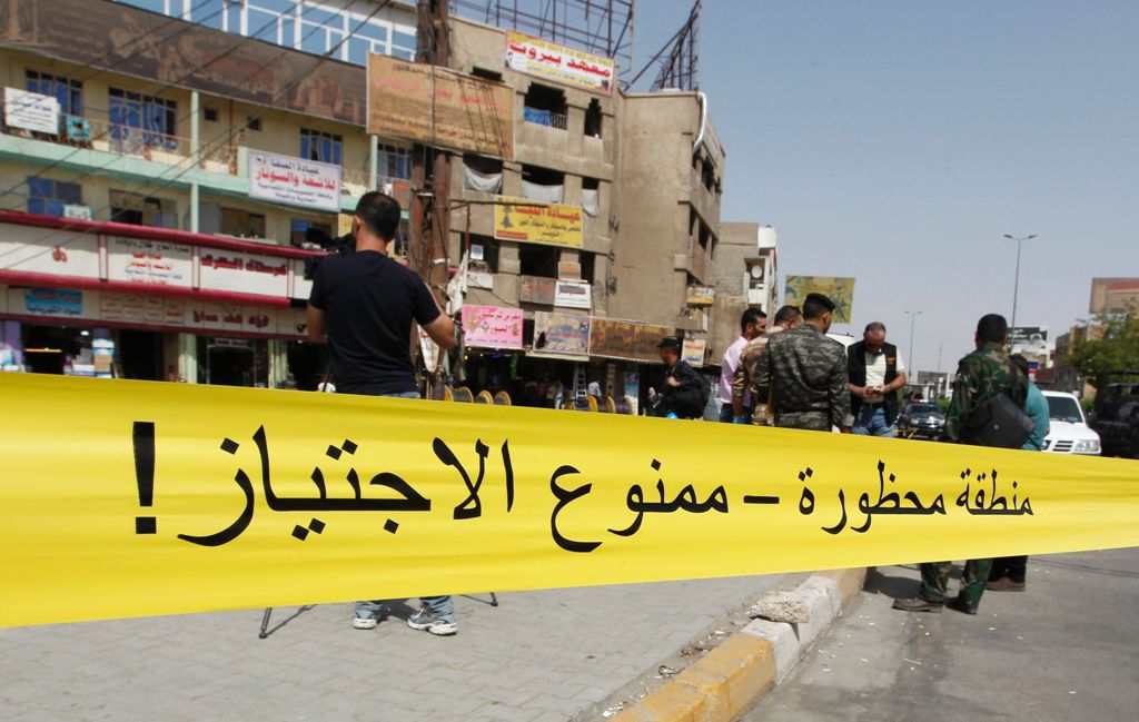 Iraqi security forces corner off the site of a suicide bomb attack at a market in the Baghdad Jadida neighbourhood in the east of the capital on September 27, 2016. AFP / SABAH ARAR