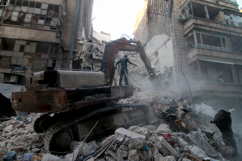Search and rescue team members carry out search and rescue operation on the rubble of a building after the war crafts belonging to the Russian Army bombed in the al-Shear district of Aleppo, Syria on September 28, 2016. (Jawad al Rifai - Anadolu Agency)