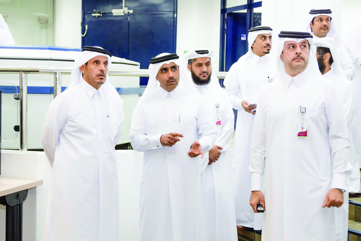 Prime Minister and Interior Minister H E Sheikh Abdullah bin Nasser bin Khalifa Al Thani, accompanied by officials, touring the National Control Centre in Al Thumama.
