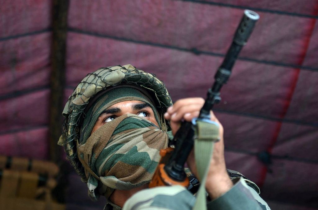 An Indian Border Security Force soldier on duty in Srinagar, Kashmir. AFP Photo/Tauseef Mustafa