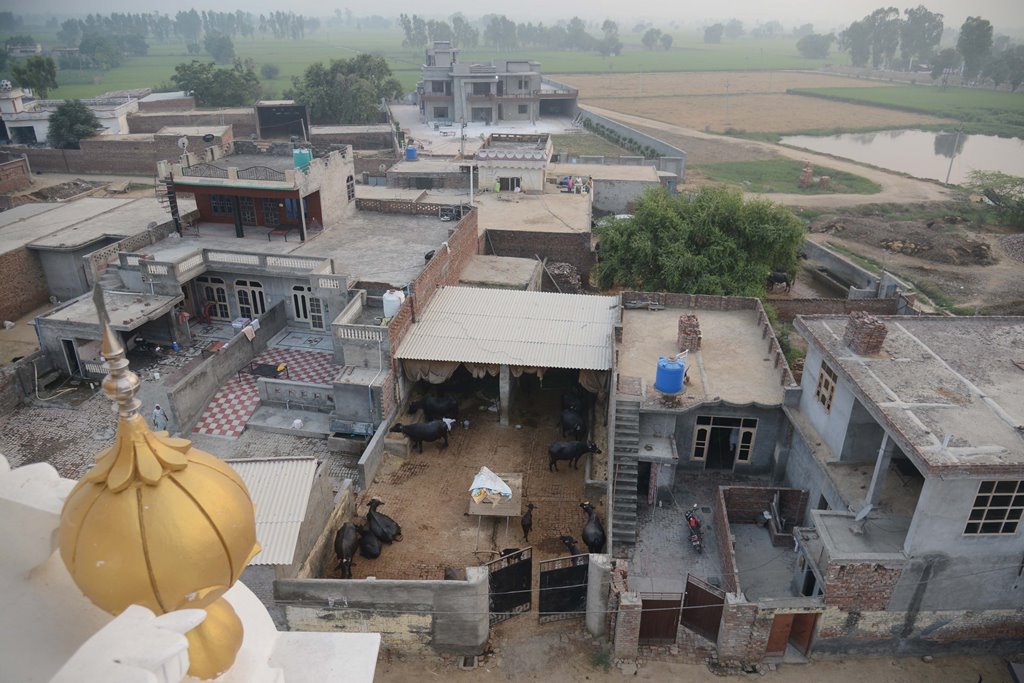 An aerial view of the India-Pakistan border village of Daoke, about 40 kms from Amritsar on September 30, 2016. AFP / NARINDER NANU