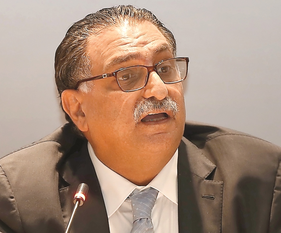 Azmi Bishara speaking at the Fifth Annual Conference on Democratic Transition held yesterday at the Doha Institute for Graduate Studies.