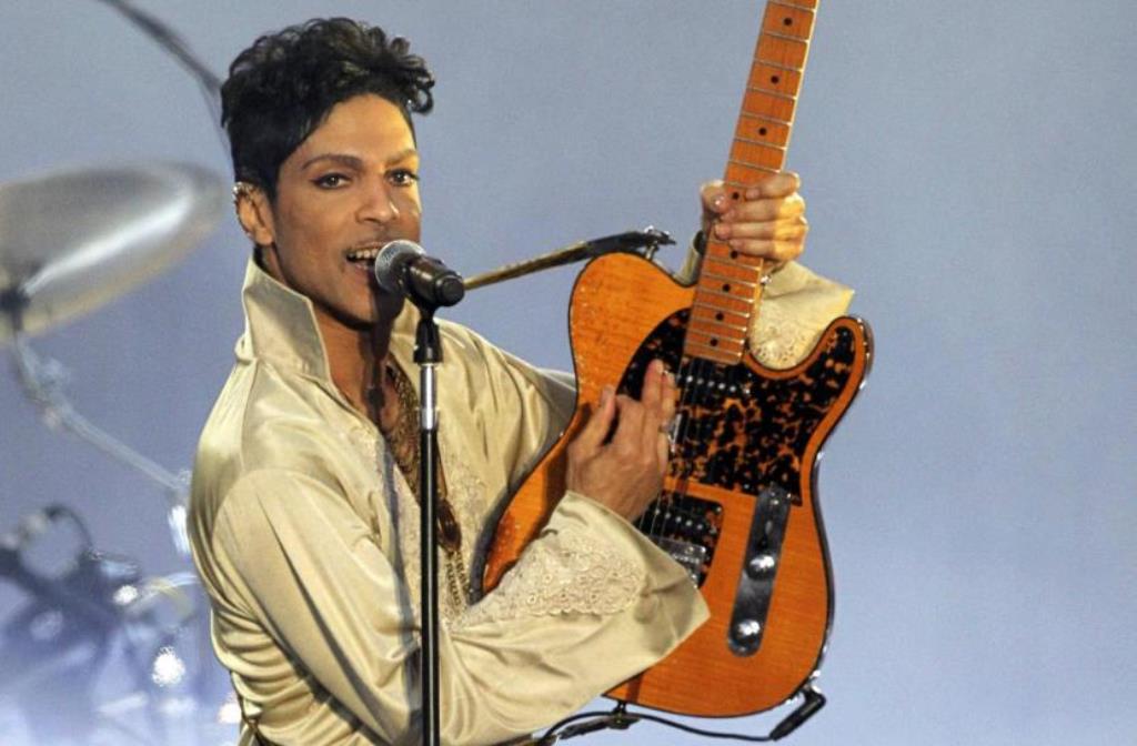 A 2011 file picture of pop legend Prince at the Hop Farm Festival near Paddock Wood, southern England. Reuters/Olivia Harris