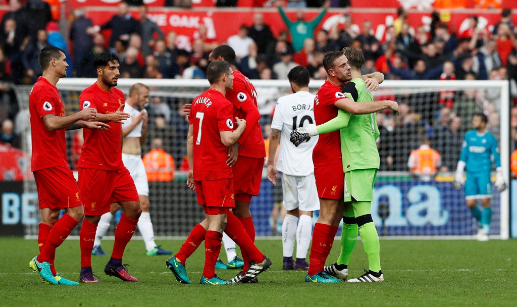 Liverpool players celebrate after the game. (Reuters / Stefan Wermuth)

