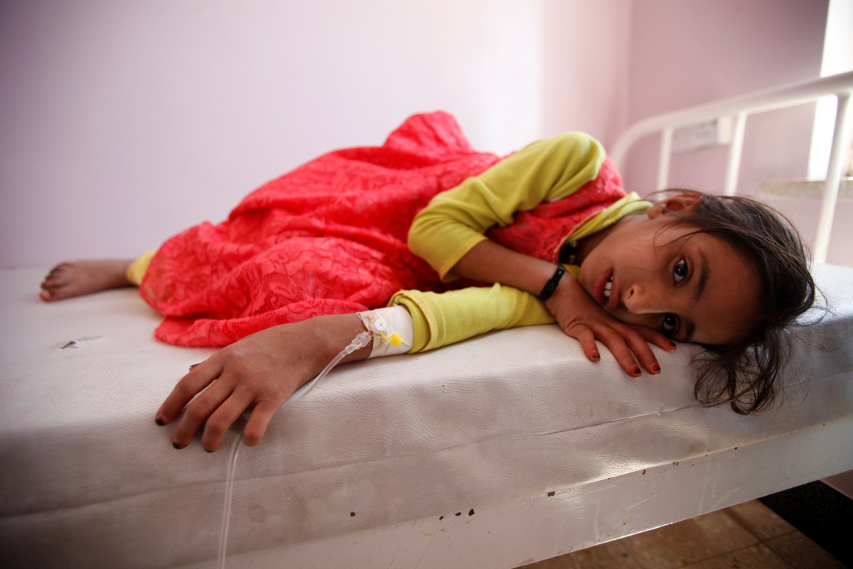 A girl lies on a bed at a hospital where she is receiving treatment for cholera amid confirmation by the UNICEF and the World Health Organization of an outbreak of the epidemic in Sanaa, the capital of Yemen October 11, 2016. REUTERS/Khaled Abdullah