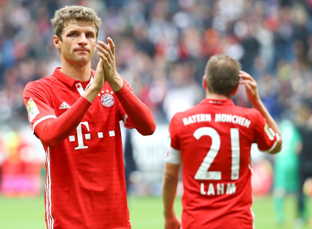 Bayern's Thomas Mueller and Philipp Lahm. REUTERS/Kai Pfaffenbach 