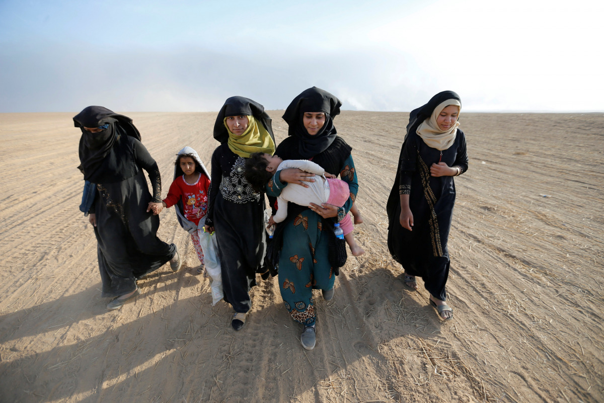 Civilians return to their village after it was liberated from Islamic State militants, south of Mosul, Iraq October 21, 2016. REUTERS/Thaier Al-Sudaini