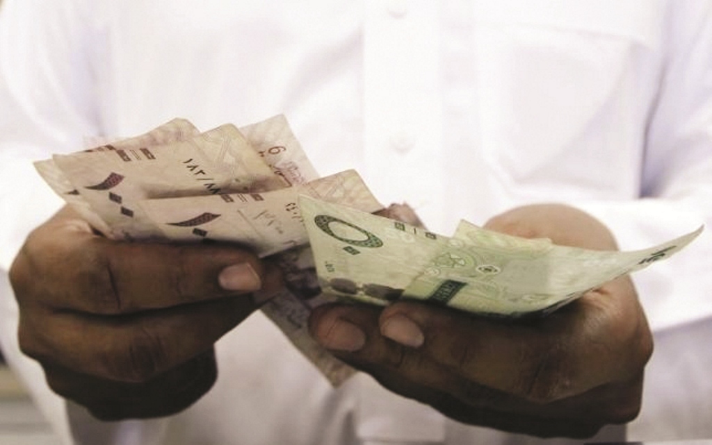 A Saudi businessman counting money. (File Photo)