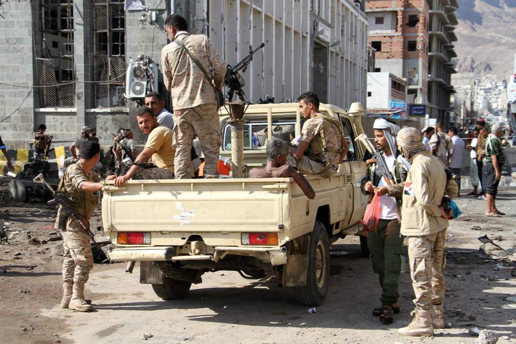 Yemeni security forces gather at the site where a suicide car bomb exploded next to the central bank in Yemen's second city Aden on October 29, 2016. 