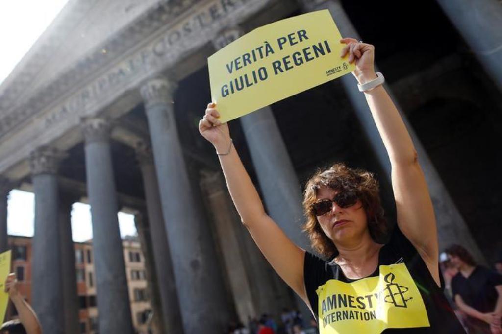 An Amnesty International activist holds a placard reading ''truth for Giulio Regeni'' as she takes part in a performance to protest against enforced disappearance in Rome, Italy July 13, 2016. REUTERS/Staff/File Photo
