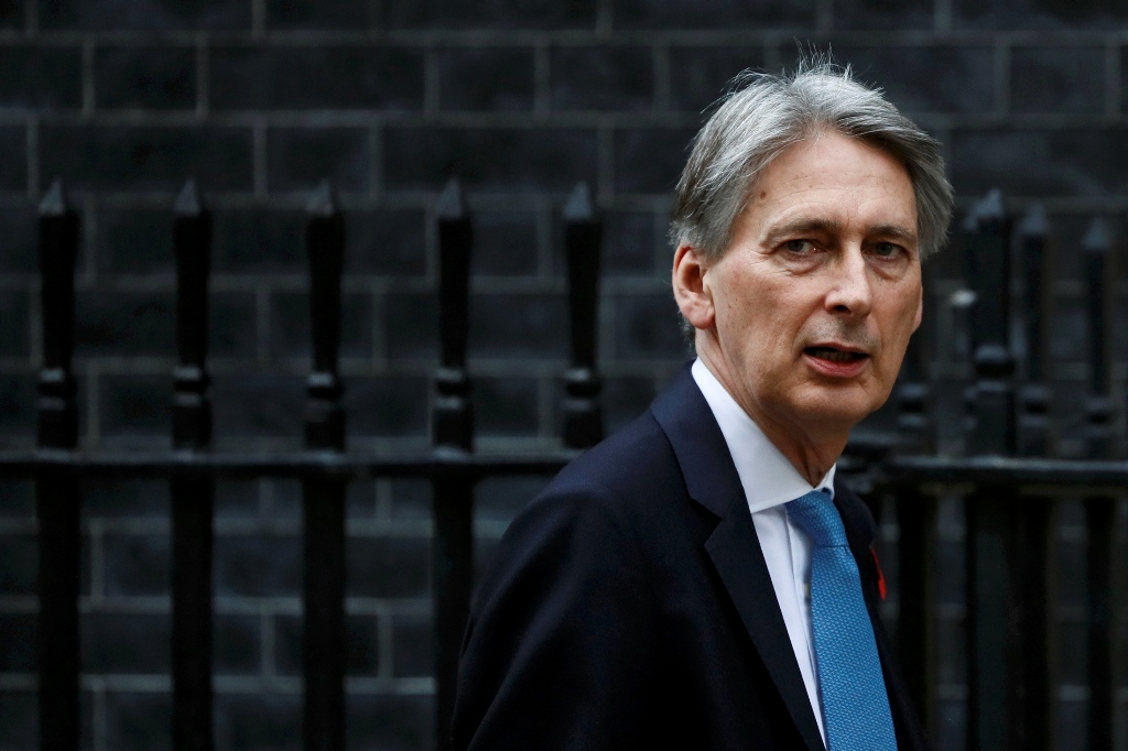 Britain's Chancellor Philip Hammond arrives at Downing Street in central London, Britain October 31, 2016. REUTERS/Stefan Wermuth
