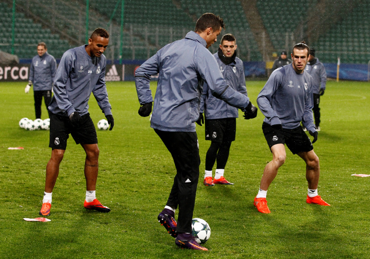  Real Madrid's players Danilo, Cristiano Ronaldo and Gareth Bale attend a training session before their match with Legia Warszawa tomorrow. (REUTERS/Kacper Pempel)