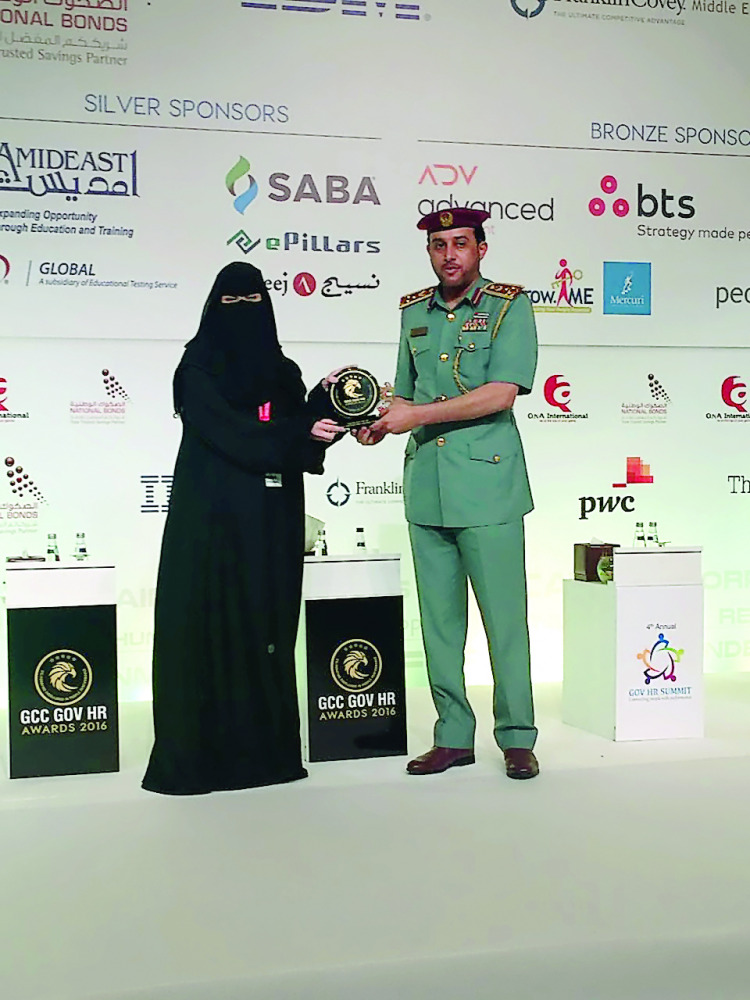 Kahramaa’s Human Resources Department Manager Najlaa Al Buanain receiving the Digital HR of the Year Award.