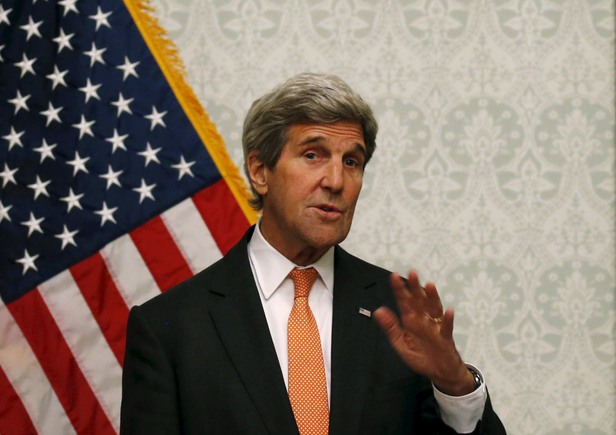 US Secretary of State John Kerry speaks during a joint news conference with Afghan President Ashraf Ghani in Kabul, Afghanistan, April 9, 2016. (REUTERS / Mohammad Ismail) 