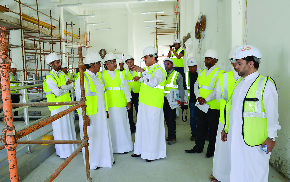 Minister of Municipality and Environment H E Mohamed bin Abdullah Al Rumaihi and other officials at the Aquatic Research Centre in Ras Matbakh.
