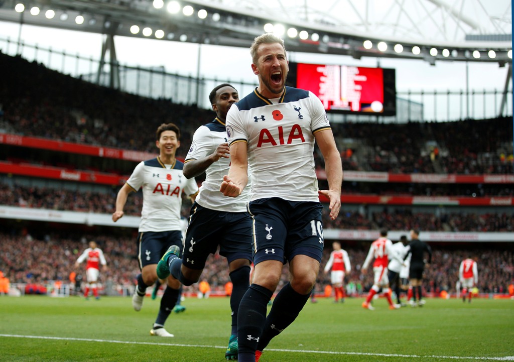 Tottenham's Harry Kane celebrates scoring their first goal from the penalty spot Action Images via Reuters / Andrew Couldridge 
