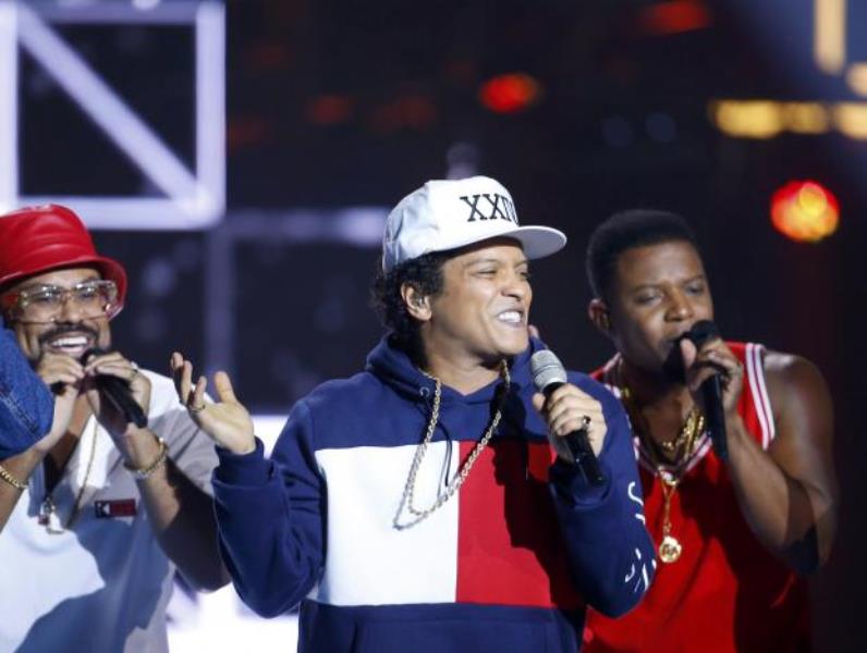 Bruno Mars performs on stage at the 2016 MTV Europe Music Awards at the Ahoy Arena in Rotterdam, Netherlands, November 6, 2016. Reuters/Yves Herman