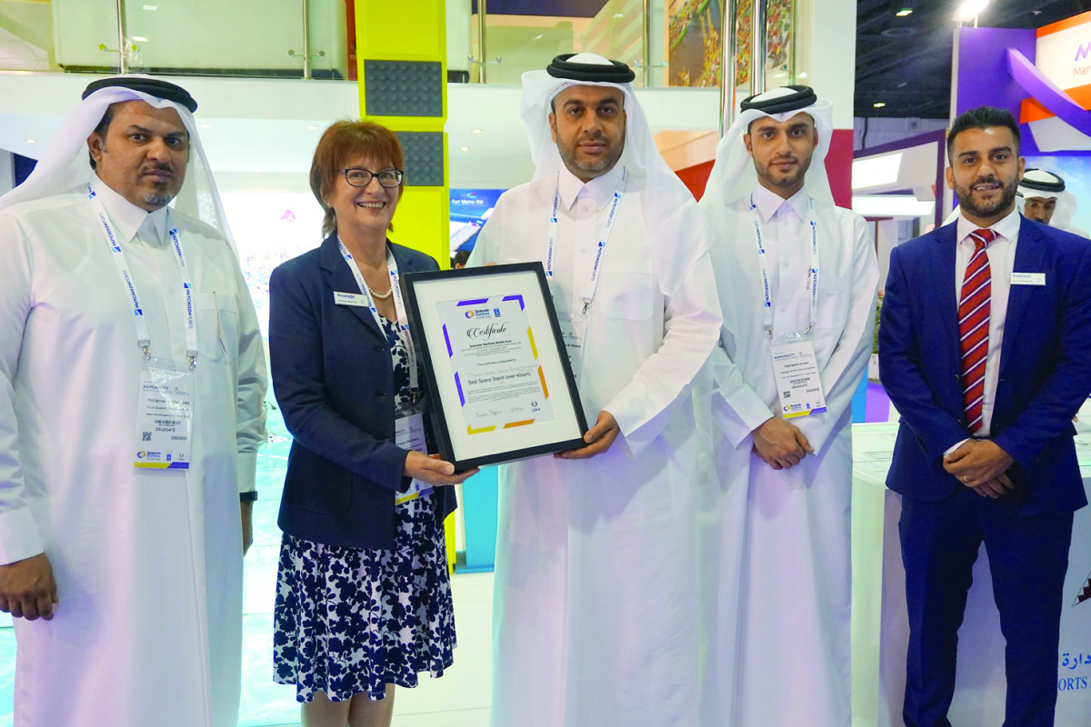 Abdulla Al Khanji, CEO of MWANI Qatar, receives the Best Space Stand award.