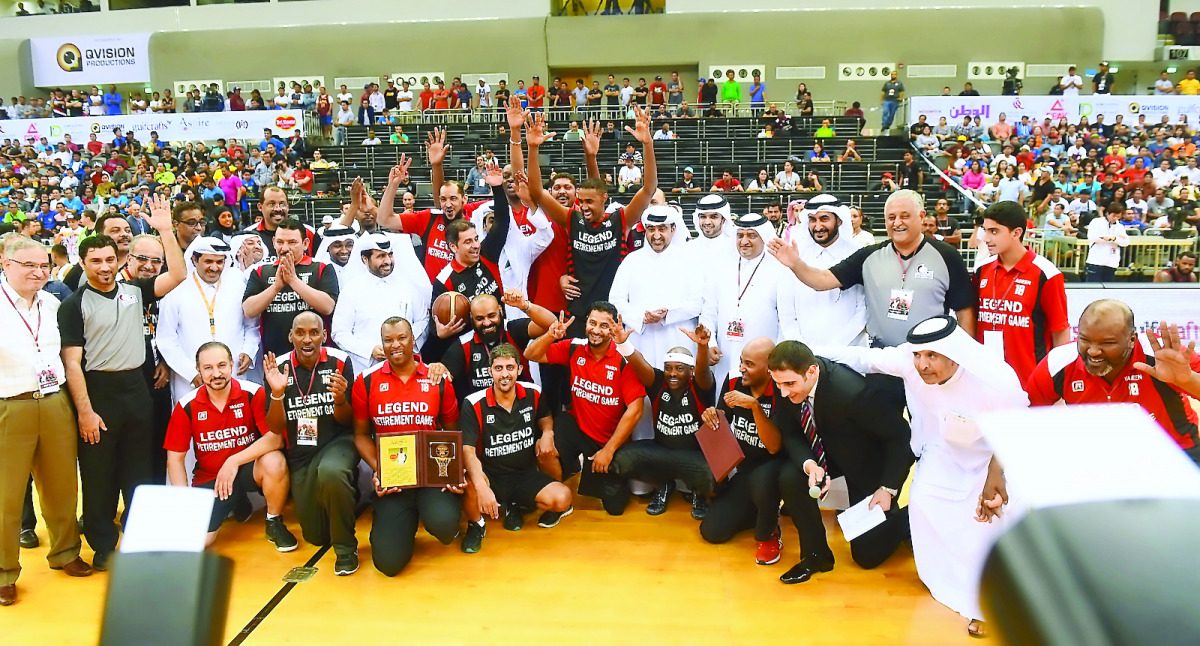 Ismail poses for a photograph with QBF and Al Rayyan Club officials. 