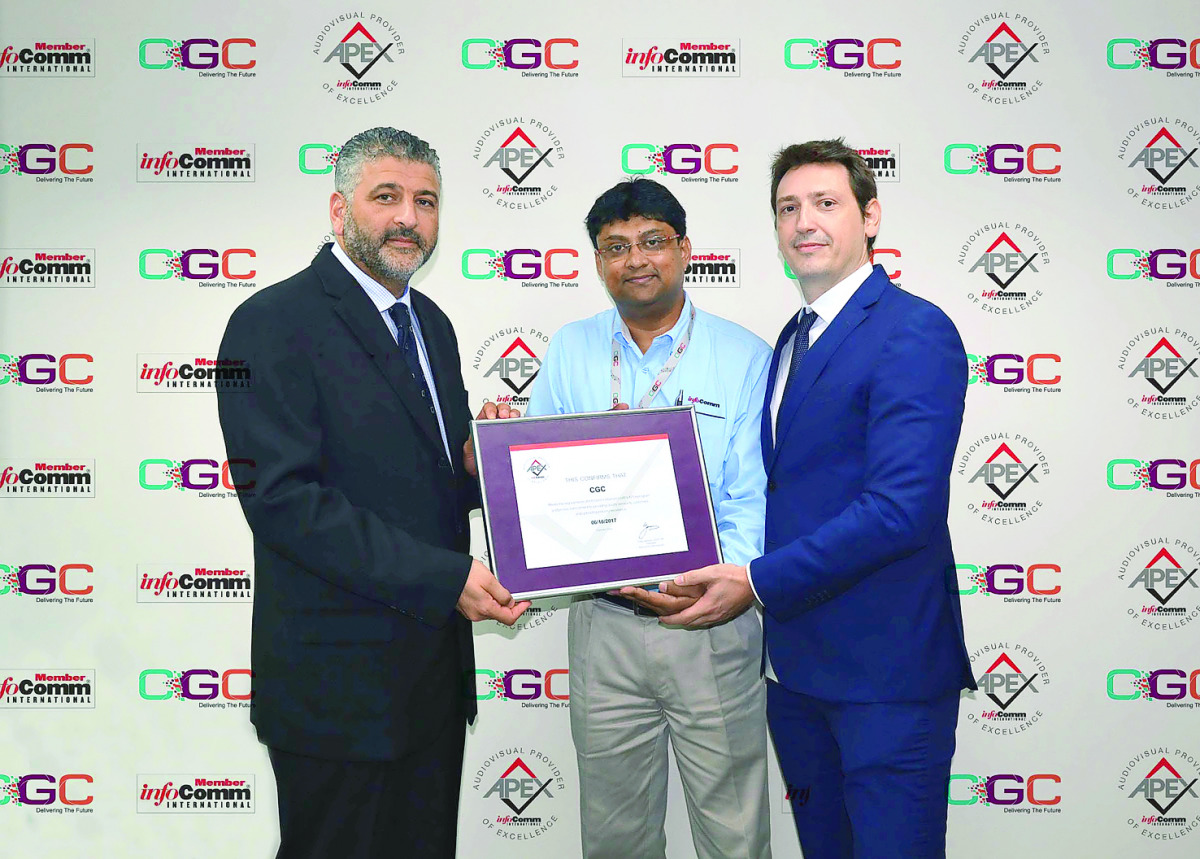 CGC officials receiving the APEx certificate