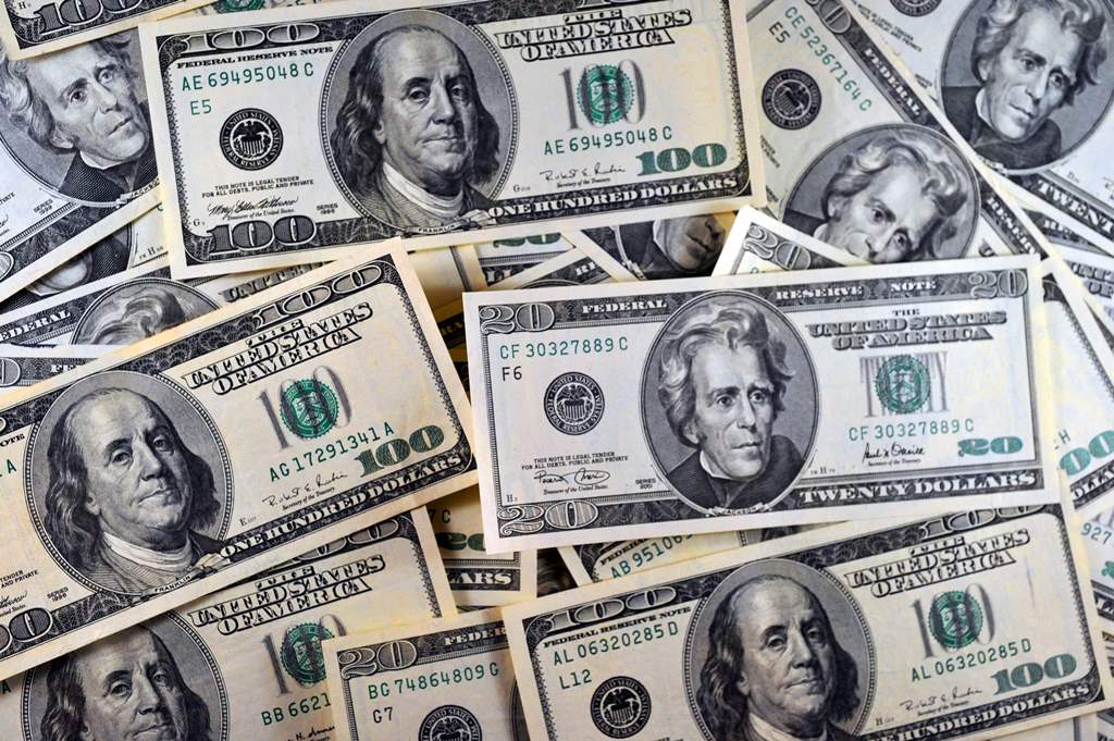(FILES) This file photo taken on January 30, 2011 shows US currency viewed in Manassas, Virgina. AFP / KAREN BLEIER