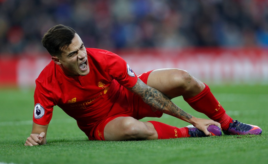 Liverpool's Philippe Coutinho reacts after sustaining an injury. Reuters / Lee Smith 
