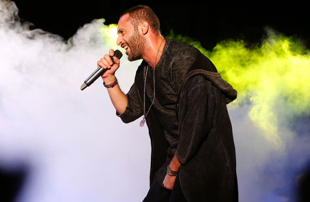 Arab-Israeli rapper Tamer Nafar performs on-stage during a festival in the northern Arab-Israeli town of Sakhnin on October 23, 2016. AFP / AHMAD GHARABLI 
