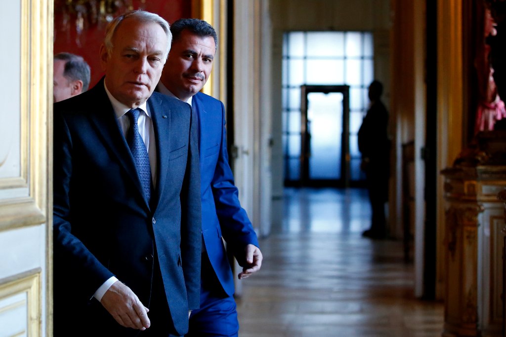 French Foreign Minister Jean-Marc Ayrault (L) walks with the president of the Aleppo local council, Brita Hagi Hasan, on the way to attend a meeting at the Quai d'Orsay foreign ministry in Paris, France, November 30, 2016. REUTERS/Gonzalo Fuentes
