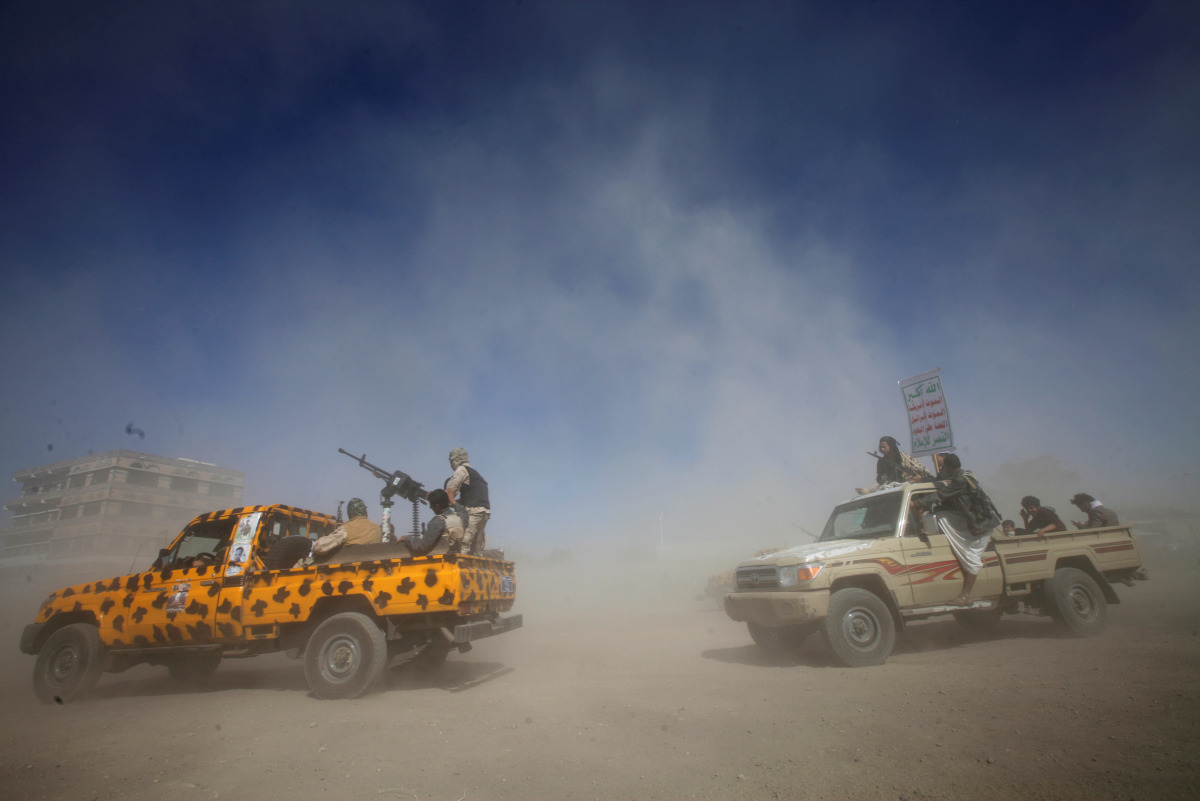 Houthi rebels parade during a rally held to mobilize fighters for battles against government forces, in Sanaa, Yemen December 1, 2016. REUTERS/Mohamed al-Sayaghi