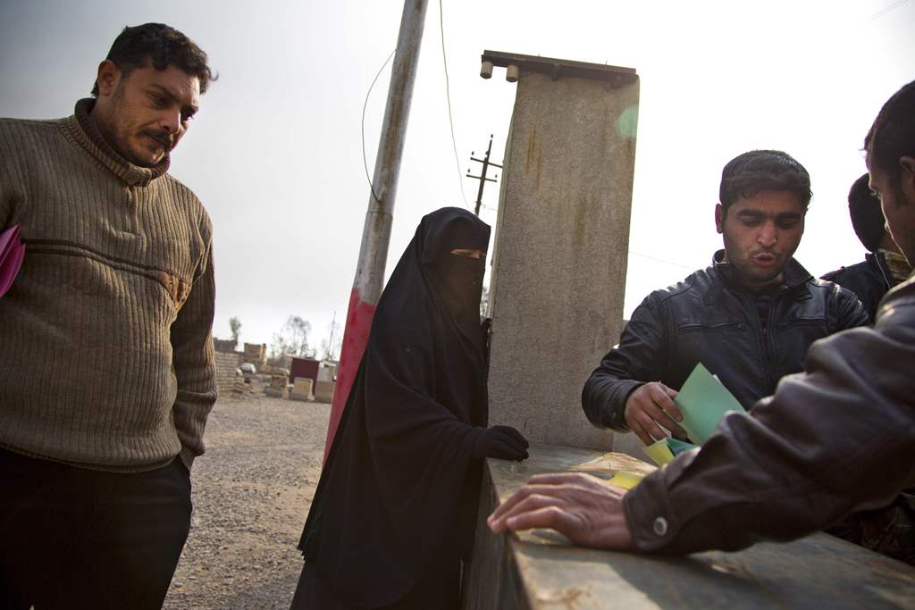 Iraqis wait to get official documents outside the Qayyarah tribunal, in the town on the Tigris river south of the city of Mosul on December 6, 2016. AFP / Gailan Haji
