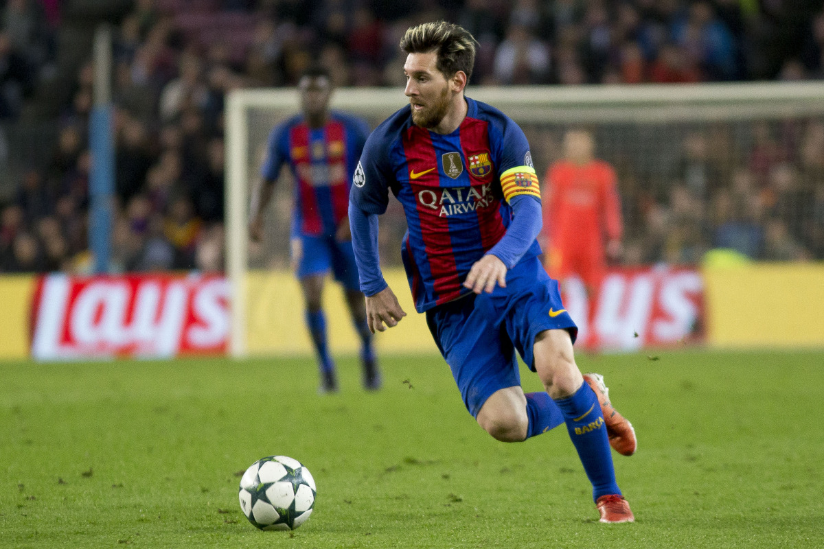  Barcelona's Lionel Messi in action during the UEFA Champions League match between the FC Barcelona and Borussia Monchengladbach at Camp Nou stadium in Barcelona, Spain on December 6, 2016. (Albert Llop - Anadolu Agency)