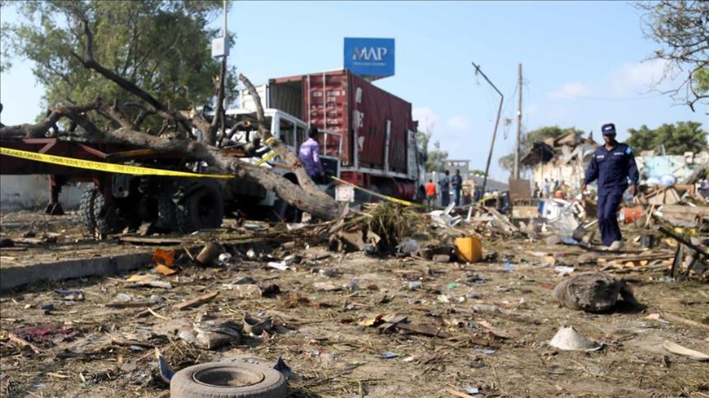 The scene of a car bomb attack is seen near the port in the capital Mogadishu, Somalia, 11 December 2016. ( Nour Gelle Gedi - Anadolu Agency ).