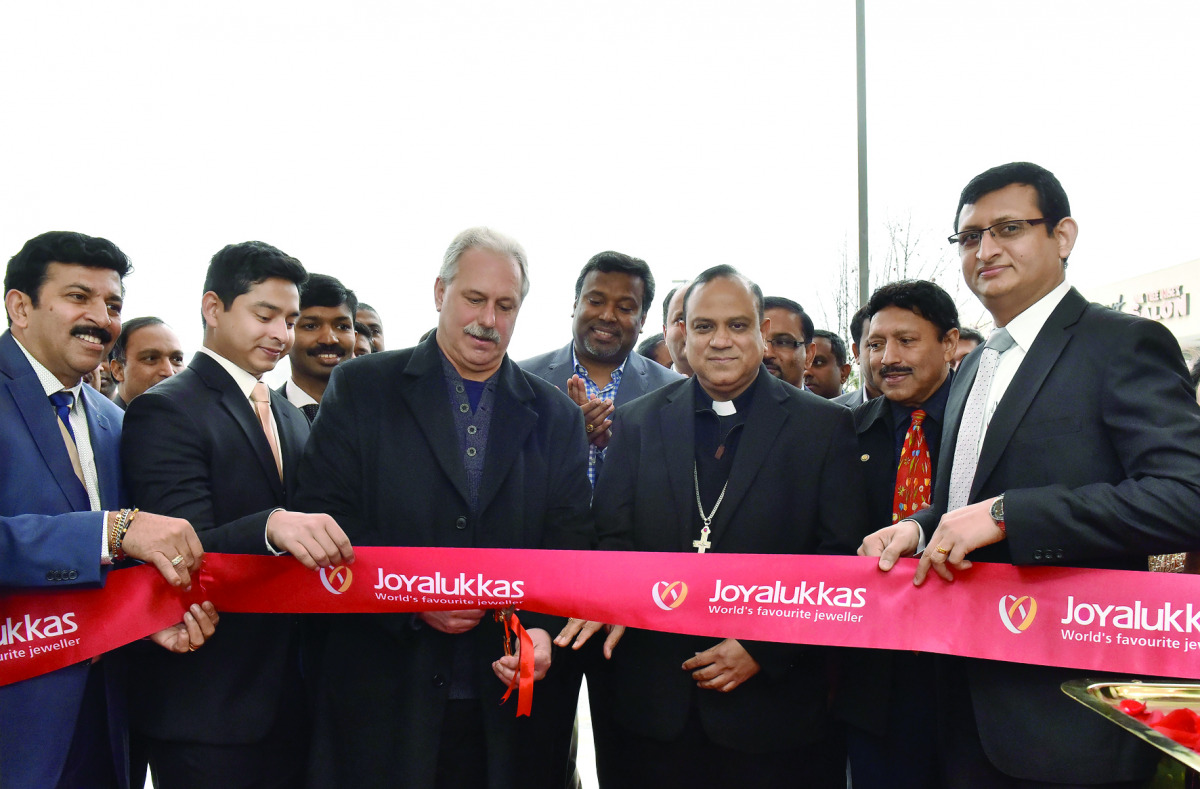 The Edison showroom being inaugurated by Thomas Lankey, Mayor of Edison, New Jersey, in the presence of Antony Jos, Director, Joyalukkas Group; Aniyan George, KCCNA President, Jiby Thomas, FOMAA Secretary; Bishop Joy Alappatt, Syro Malabar Diocese North A
