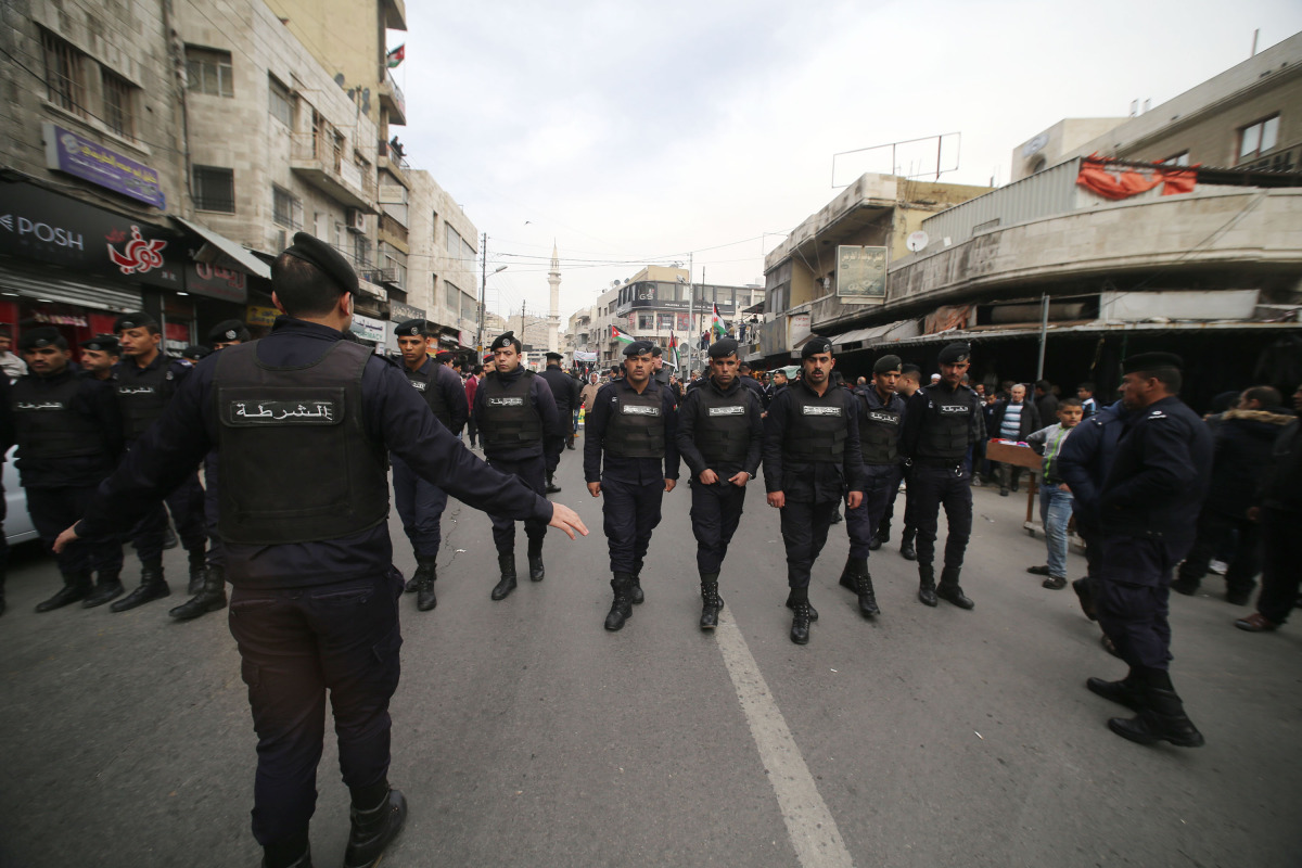 People take part in a protest after the gunmen attacked several police patrols in the southern city of Karak, in Amman, Jordan on December 23, 2016. (Salah Malkawi - Anadolu Agency) 