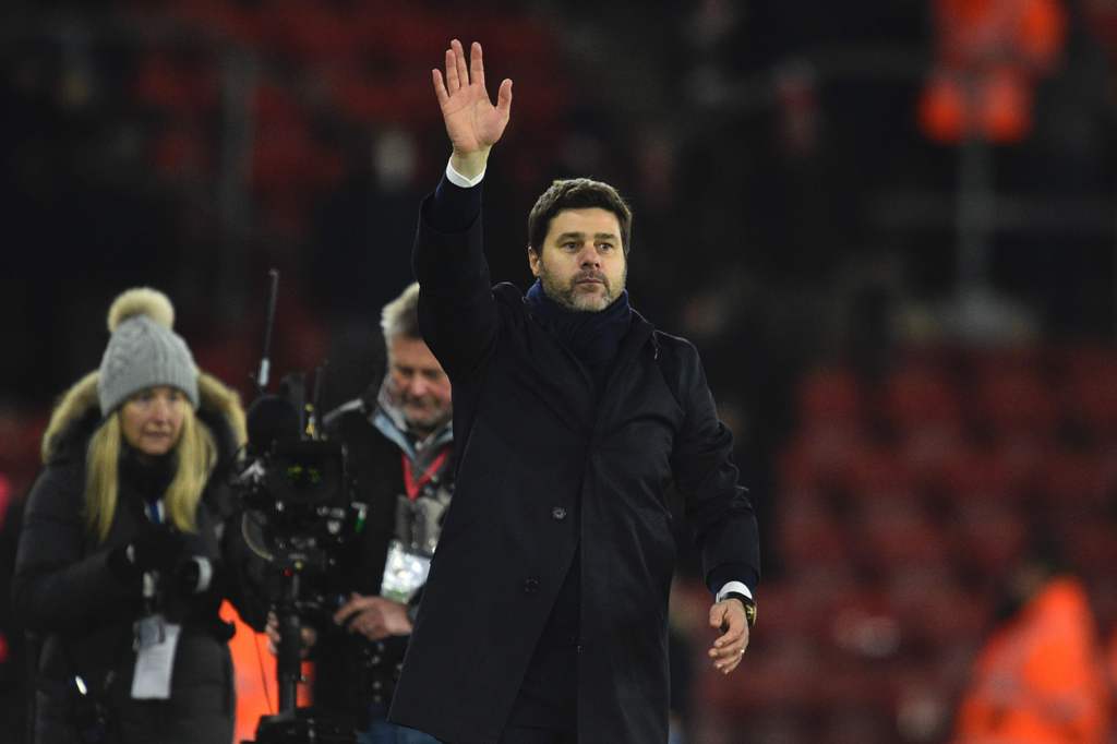 Tottenham Hotspur's Argentinian head coach Mauricio Pochettino waves at the end of the English Premier League football match between Southampton and Tottenham Hotspur at St Mary's Stadium in Southampton, southern England on December 28, 2016.  AFP / Glyn 