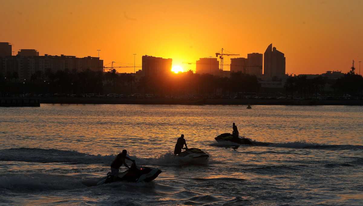 The last sunset of 2016 over the Doha corniche : Photo by Kammutty VP
