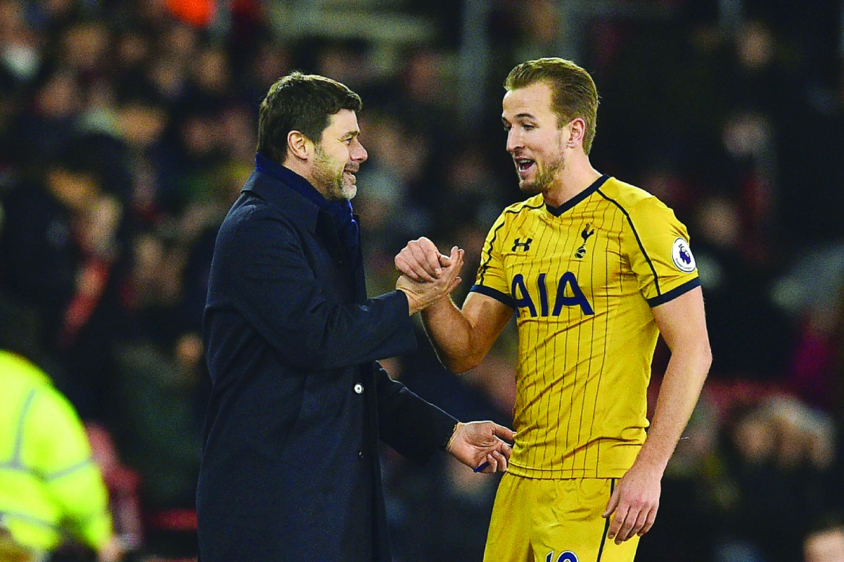 Tottenham Hotspur's coach Mauricio Pochettino (left) shakes hand with Harry Kane during their Premier League match against Southampton at St Mary's Stadium in Southampton, England on Wednesday.
